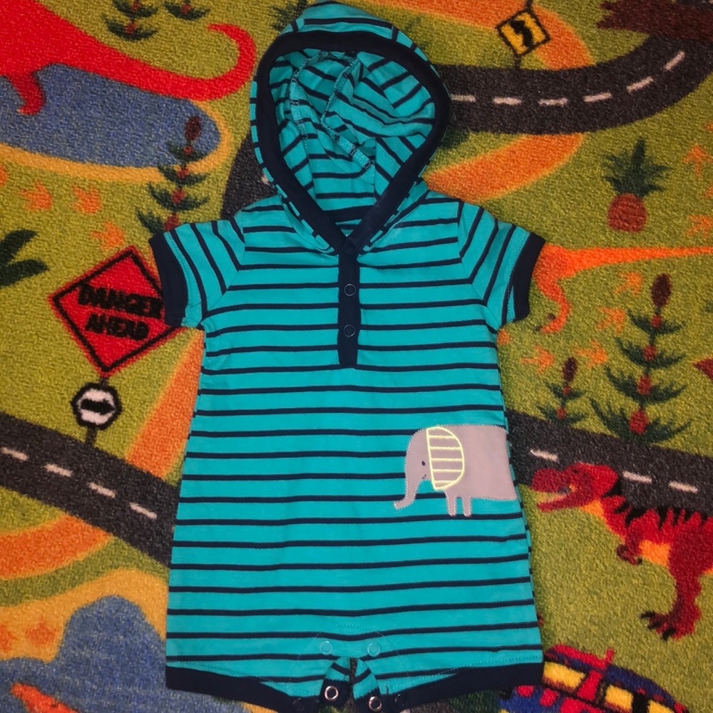 Hooded short one piece newborn